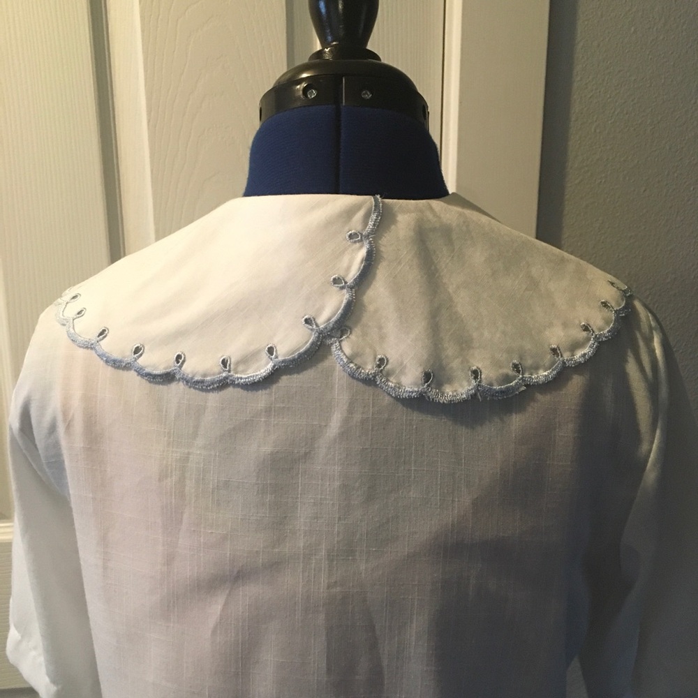 Vintage Cottagecore White Short-Sleeve Blouse with Scalloped Peter Pan Collar - Picture 7 of 11
